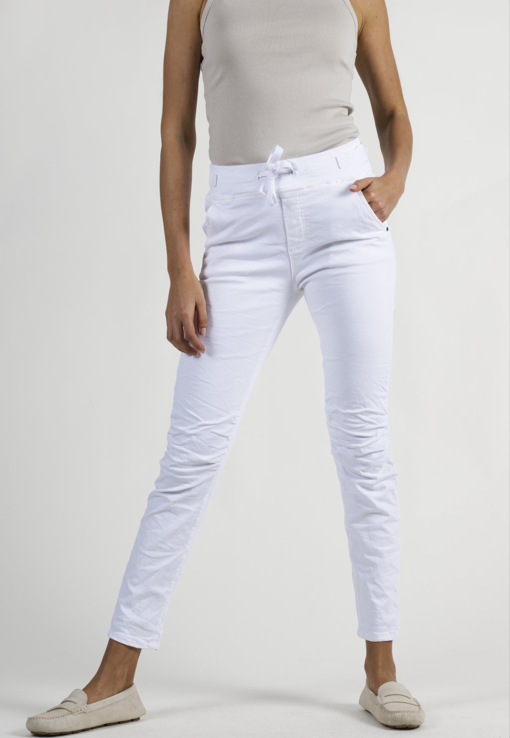 Джинсы облегающего кроя URBAN CHILL Andijamo, белый
Джинсы облегающего кроя URBAN CHILL Andijamo, белый