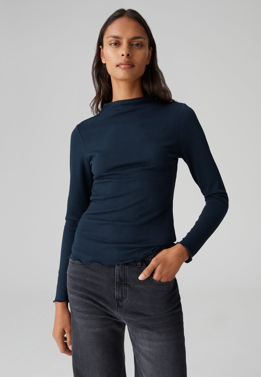 Топ OPUS SLIM FIT RIB FUNNEL NECK, Coal Blue/Blue
Топ OPUS SLIM FIT RIB FUNNEL NECK, Coal Blue/Blue