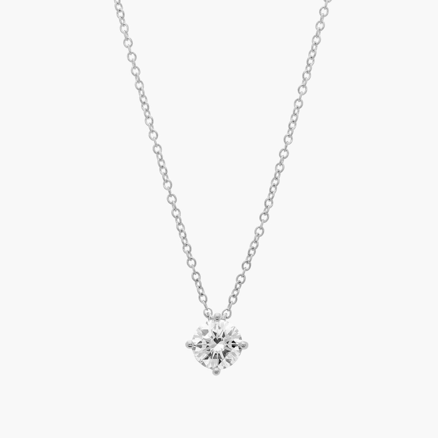 Подвеска-солитер с бриллиантами в оправе «воздушный змей» из платины (1 карат, два цвета — HI / SI1-SI2) Blue Nile
Подвеска-солитер с бриллиантами в оправе «воздушный змей» из платины (1 карат, два цвета — HI / SI1-SI2) Blue Nile