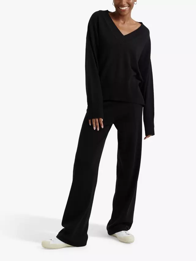 Джемпер Chinti & Parker Cashmere Blend V-Neck, черный
Джемпер Chinti & Parker Cashmere Blend V-Neck, черный