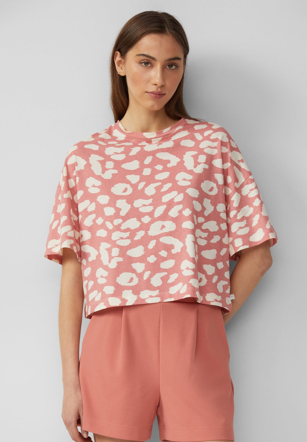 Футболка с принтом QS, лосось
Футболка с принтом QS, лосось