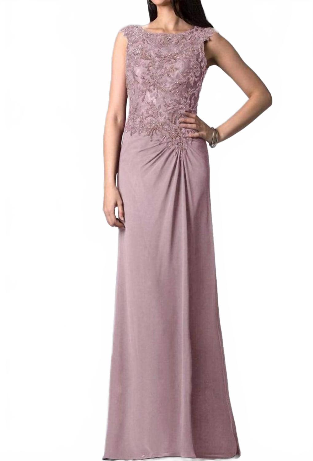 Шифоновое вечернее платье в розовом цвете Feriani
Шифоновое вечернее платье в розовом цвете Feriani