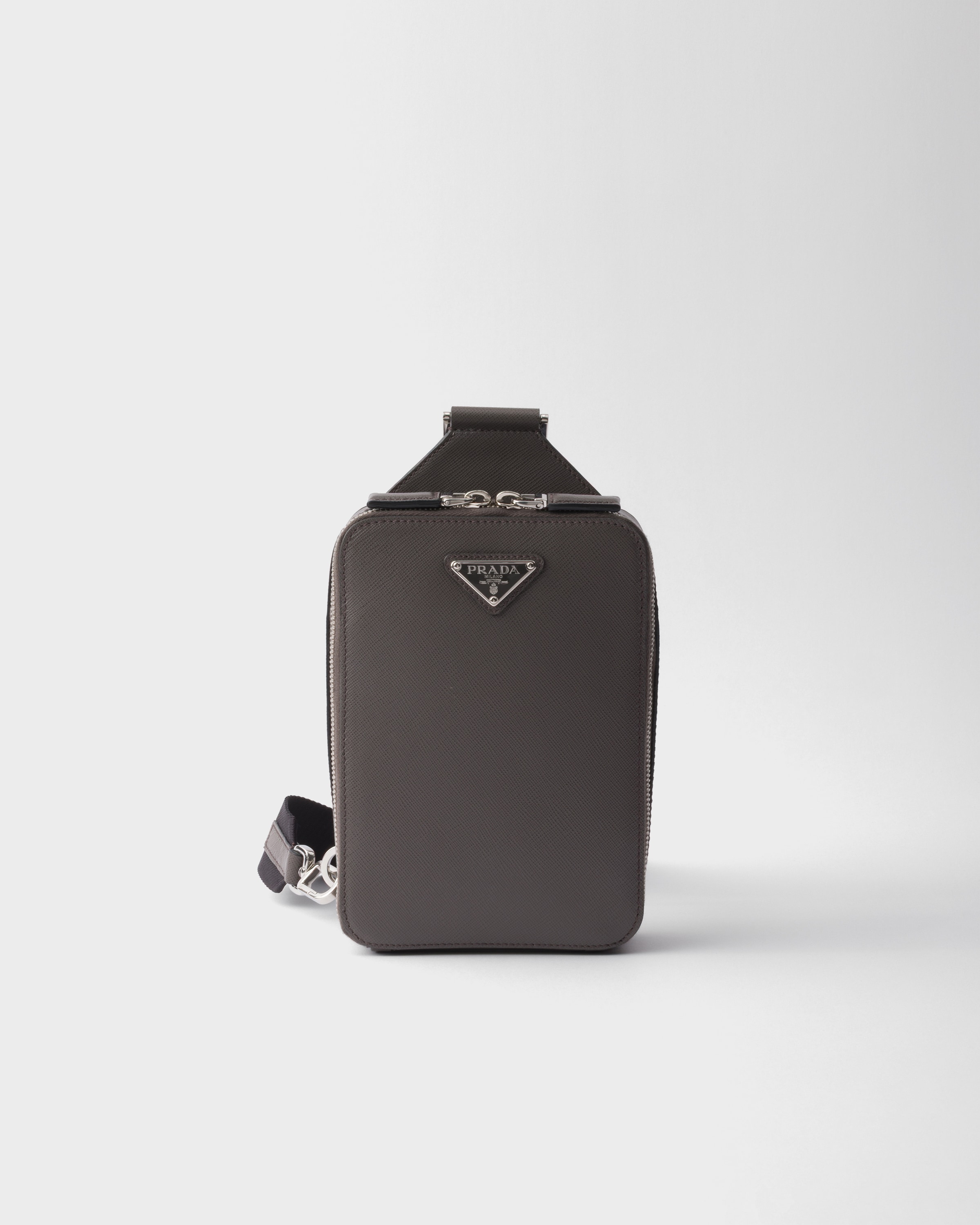 Сумка Prada Brique из сафьяновой кожи, серый
Сумка Prada Brique из сафьяновой кожи, серый