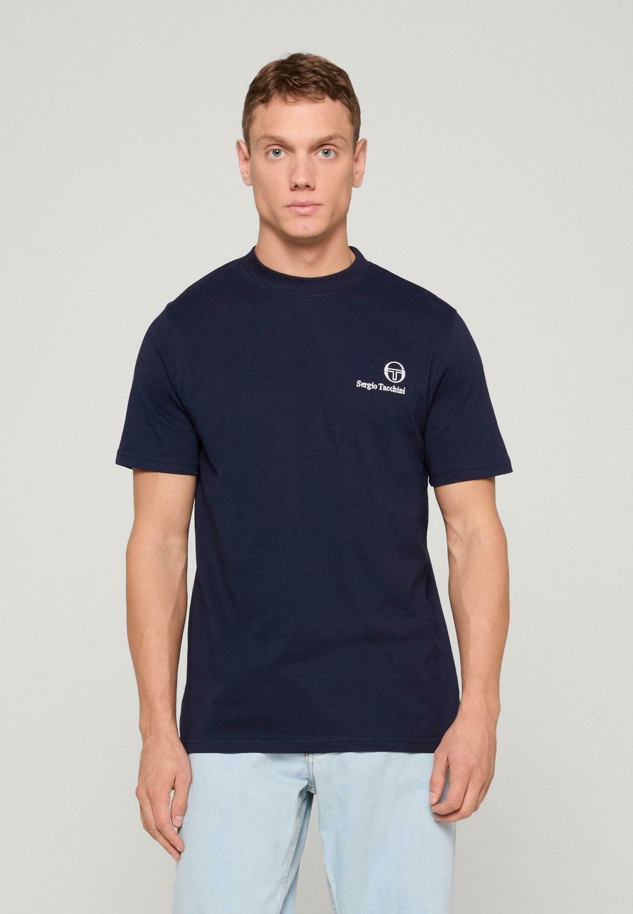 Футболка Sergio Tacchini Basic T-shirt, Maritime Blue/Blue
Футболка Sergio Tacchini Basic T-shirt, Maritime Blue/Blue