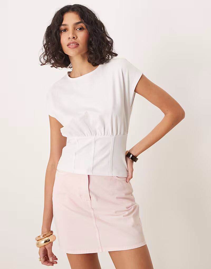 Футболка ASOS DESIGN с приталенным лифом и отделкой корсета белого цвета 
Футболка ASOS DESIGN с приталенным лифом и отделкой корсета белого цвета