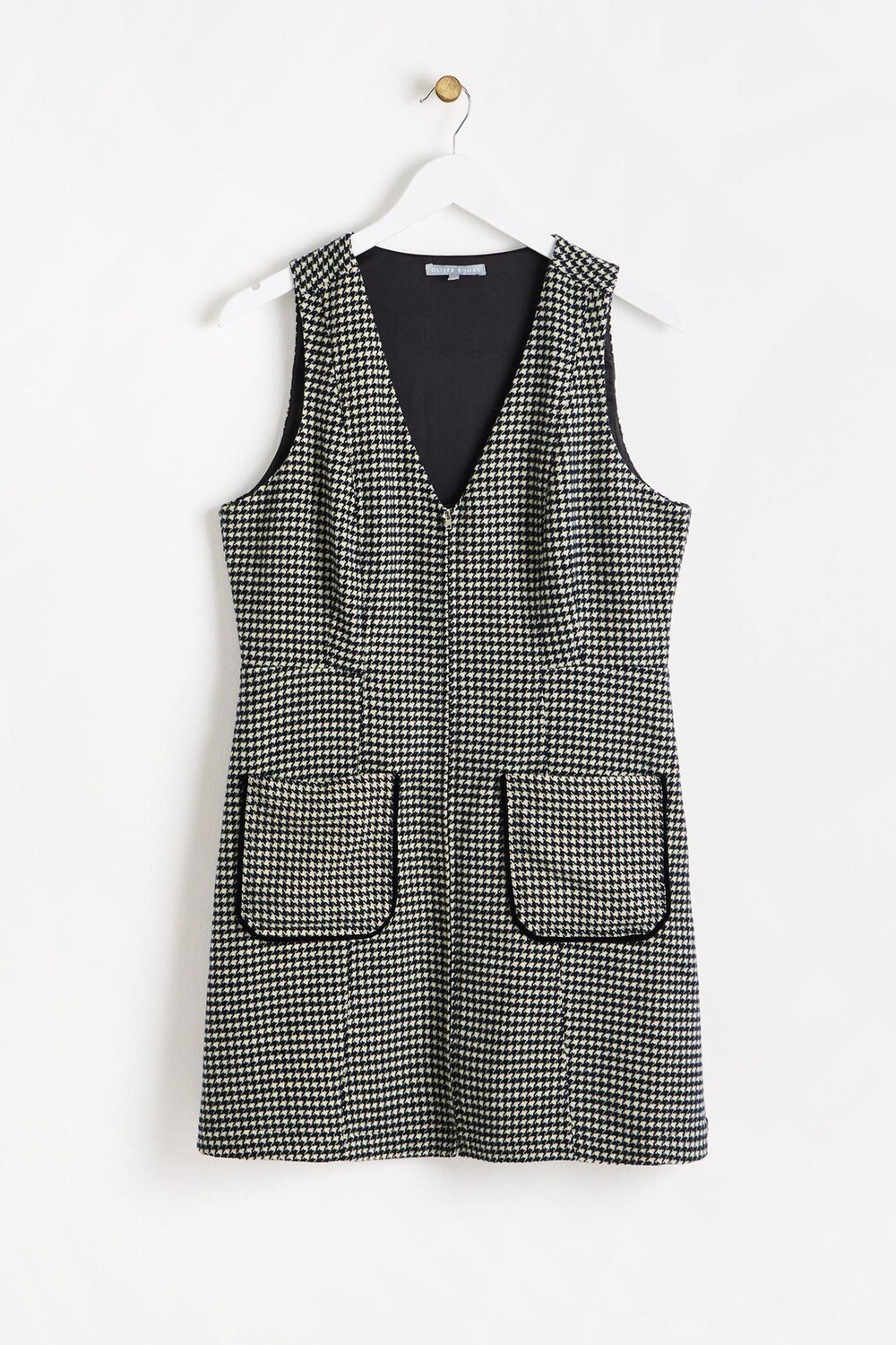 Платье фартук мини в клетку Oliver Bonas, черный
Платье фартук мини в клетку Oliver Bonas, черный