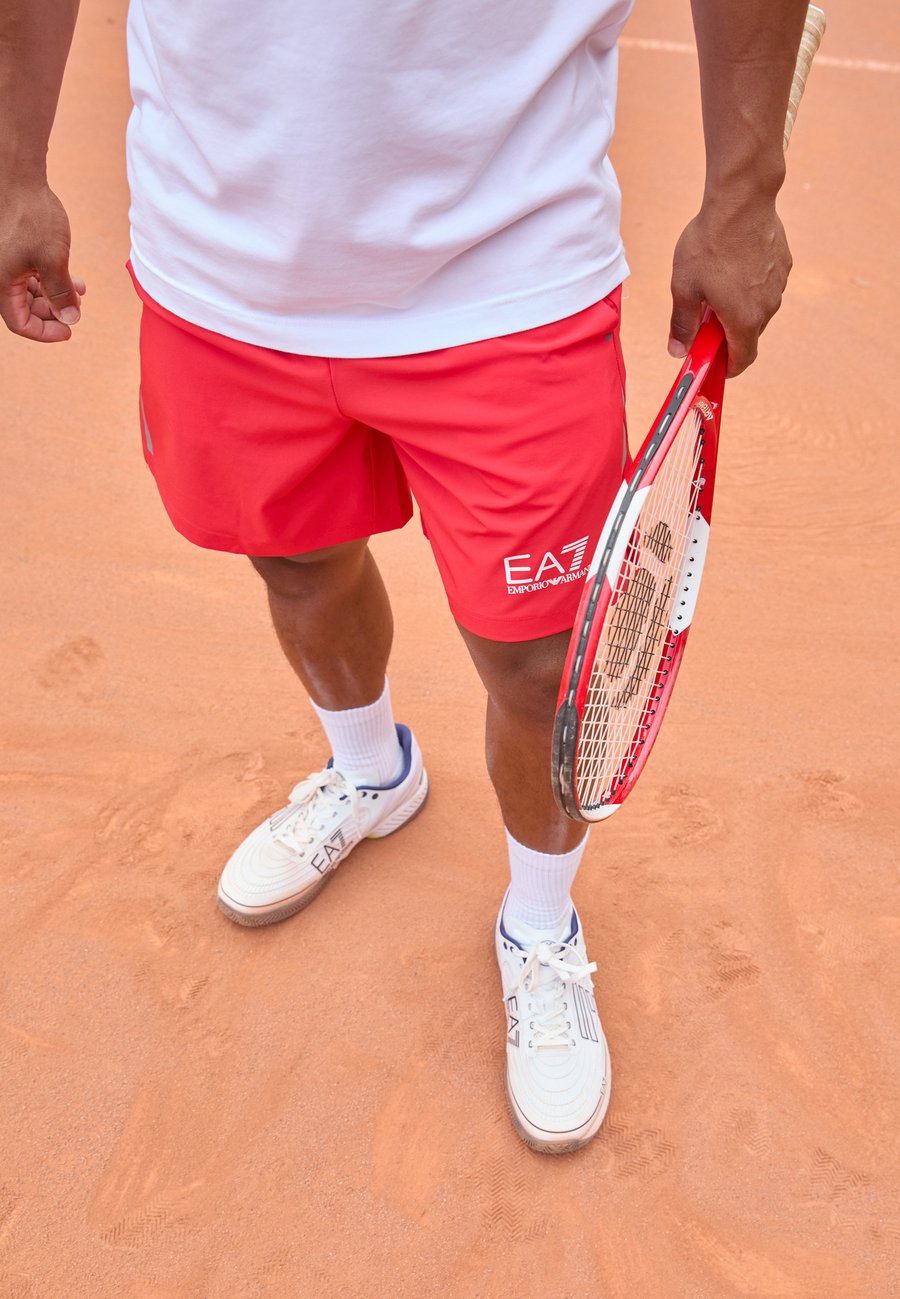 Спортивные шорты EA7 Emporio Armani MULTI SHORTS, Racing Red/Red
Спортивные шорты EA7 Emporio Armani MULTI SHORTS, Racing Red/Red