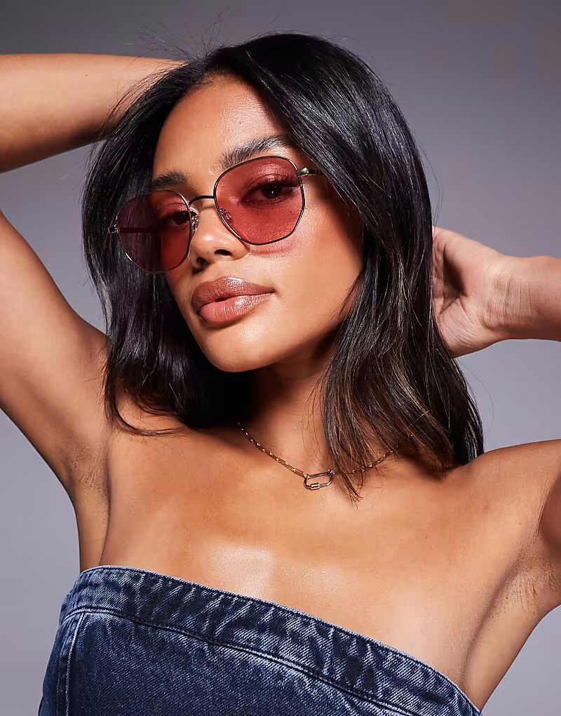 Солнцезащитные очки Quay Big Time Round Metal в золотом цвете с розовыми линзами
Солнцезащитные очки Quay Big Time Round Metal в золотом цвете с розовыми линзами