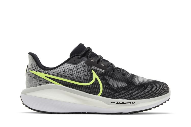 Кроссовки Vomero 17 'Black Volt', черный
Кроссовки Vomero 17 'Black Volt', черный