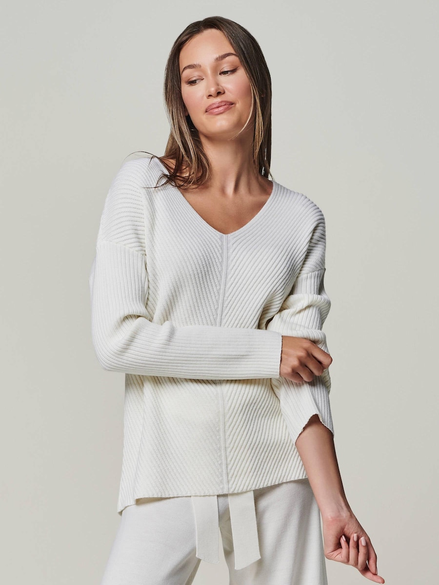 Свитер YOU LOOK PERFECT BLOSSOM, от белого
Свитер YOU LOOK PERFECT BLOSSOM, от белого