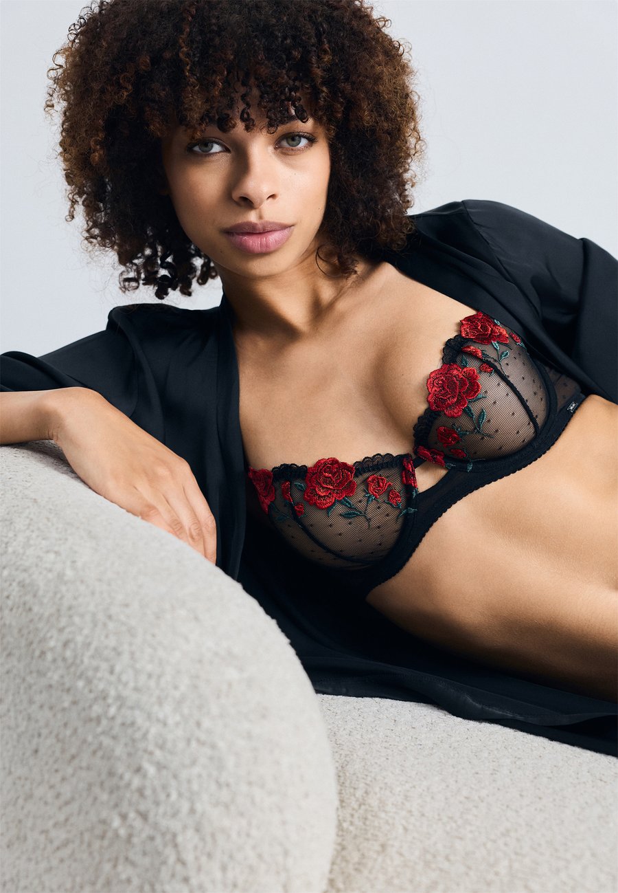 Бюстгальтер Lindex BRA BELLE WIRE, Black
Бюстгальтер Lindex BRA BELLE WIRE, Black