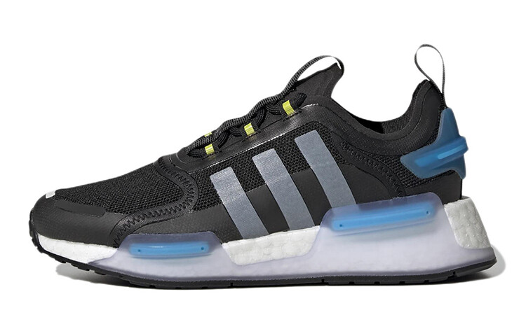 Кроссовки Adidas NMD_R1 V3 J 'Black White'
Кроссовки Adidas NMD_R1 V3 J 'Black White'