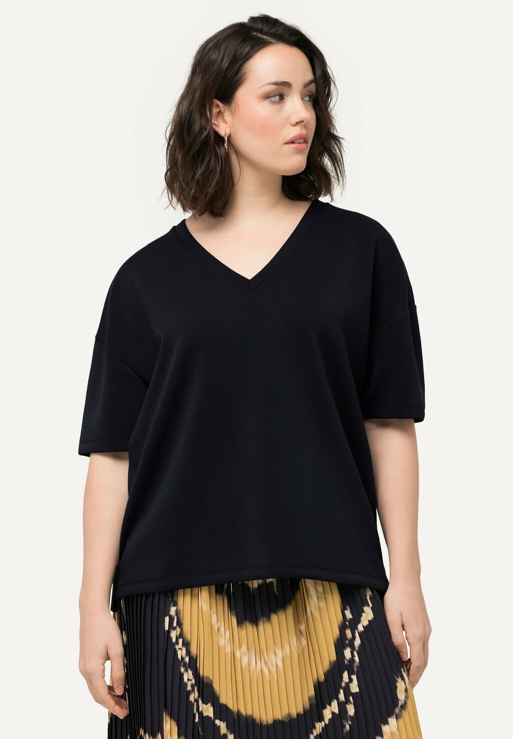 Базовая футболка SHORT SLEEVE V-NECK Ulla Popken, темно-синий
Базовая футболка SHORT SLEEVE V-NECK Ulla Popken, темно-синий