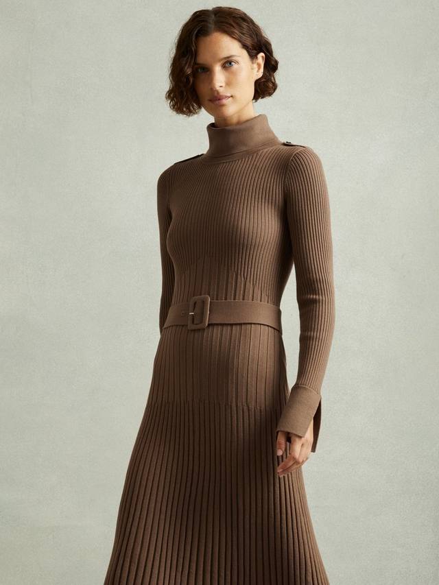 Платье миди-джемпер в рубчик с круглым вырезом petite vinette Reiss, цвет Mocha
Платье миди-джемпер в рубчик с круглым вырезом petite vinette Reiss, цвет Mocha