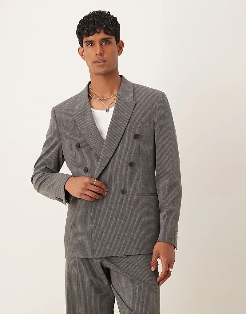 Двубортный свободный пиджак ASOS DESIGN в тонкую полоску темно-серого цвета
Двубортный свободный пиджак ASOS DESIGN в тонкую полоску темно-серого цвета