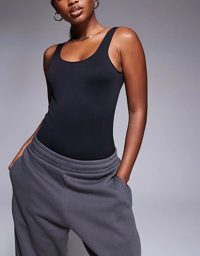 Бесшовный спортивный боди черного цвета с открытой спиной ASOS 4505
Бесшовный спортивный боди черного цвета с открытой спиной ASOS 4505