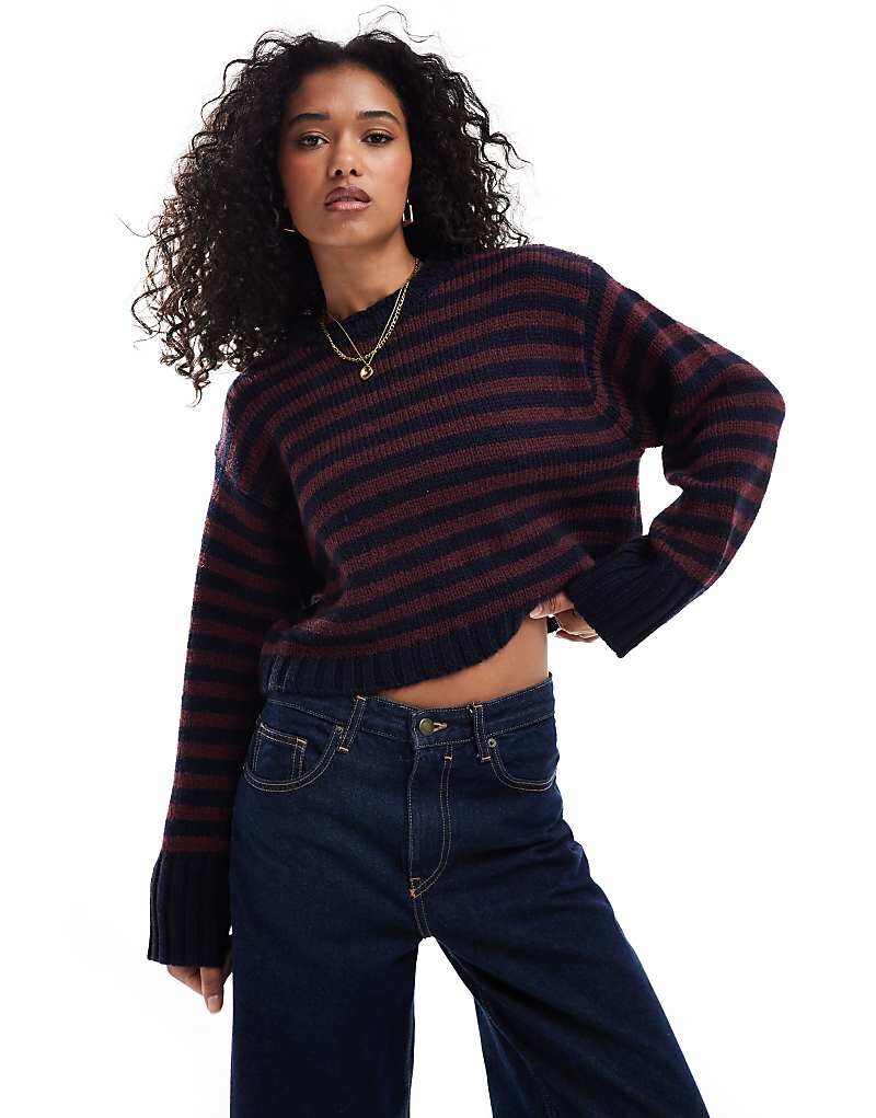 ASOS DESIGN – свитер с круглым вырезом, широкой окантовкой и узором в темно-синюю полоску
ASOS DESIGN – свитер с круглым вырезом, широкой окантовкой и узором в темно-синюю полоску
