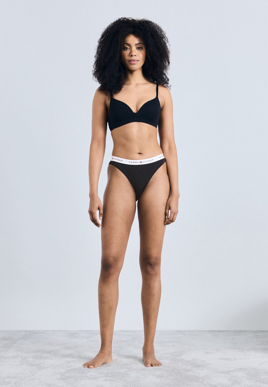 Брифы Tommy Hilfiger 3 PACK, Black
Брифы Tommy Hilfiger 3 PACK, Black