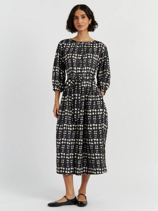 Платье миди Queen of Hearts Chinti & Parker, Black/White
Платье миди Queen of Hearts Chinti & Parker, Black/White