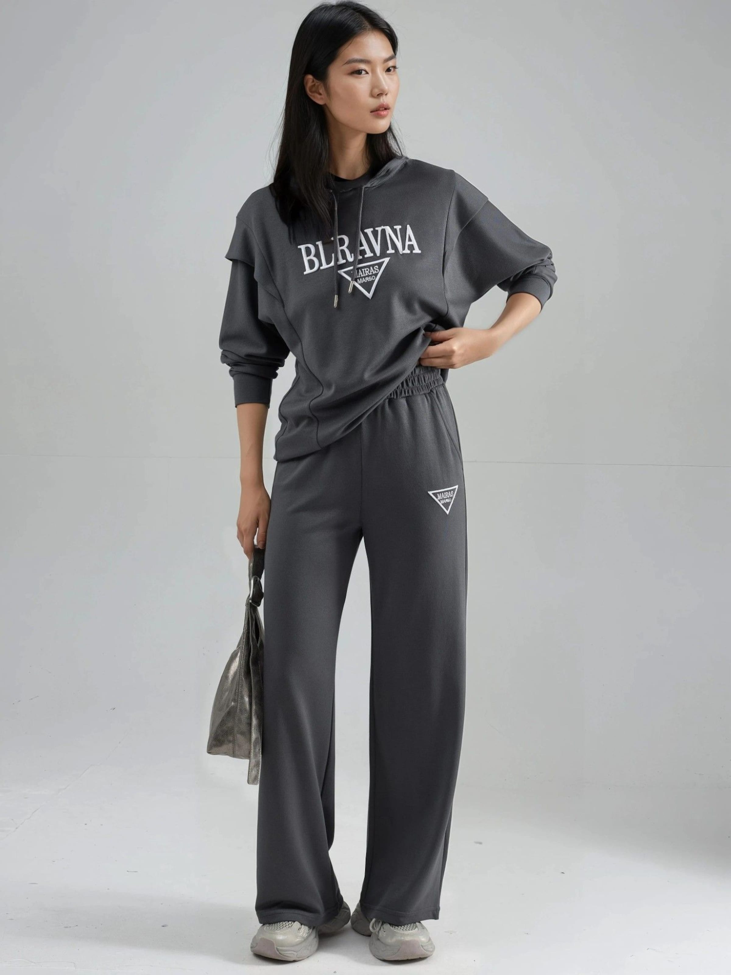 Hiccup Костюм-двойка в сером цвете
Hiccup Костюм-двойка в сером цвете