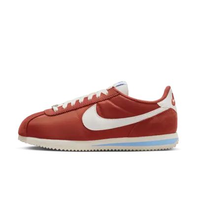 Кроссовки Nike Cortez Textile Shoes, цвет Picante Red/University Blue/Coconut Milk/Sail
Кроссовки Nike Cortez Textile Shoes, цвет Picante Red/University Blue/Coconut Milk/Sail
