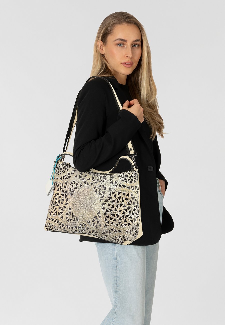 Сумка Gabs FIONA SCHULTER, Mandala/Beige
Сумка Gabs FIONA SCHULTER, Mandala/Beige