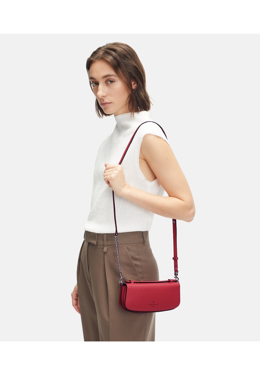 Сумка кросс-боди Liebeskind Berlin SADIE XS KLEINE, Himbeere/Red
Сумка кросс-боди Liebeskind Berlin SADIE XS KLEINE, Himbeere/Red