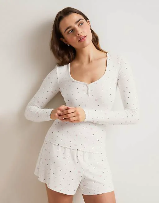 Пижамный топ с длинными рукавами в форме сердца Tala Soft Lounge цвета слоновой кости
Пижамный топ с длинными рукавами в форме сердца Tala Soft Lounge цвета слоновой кости