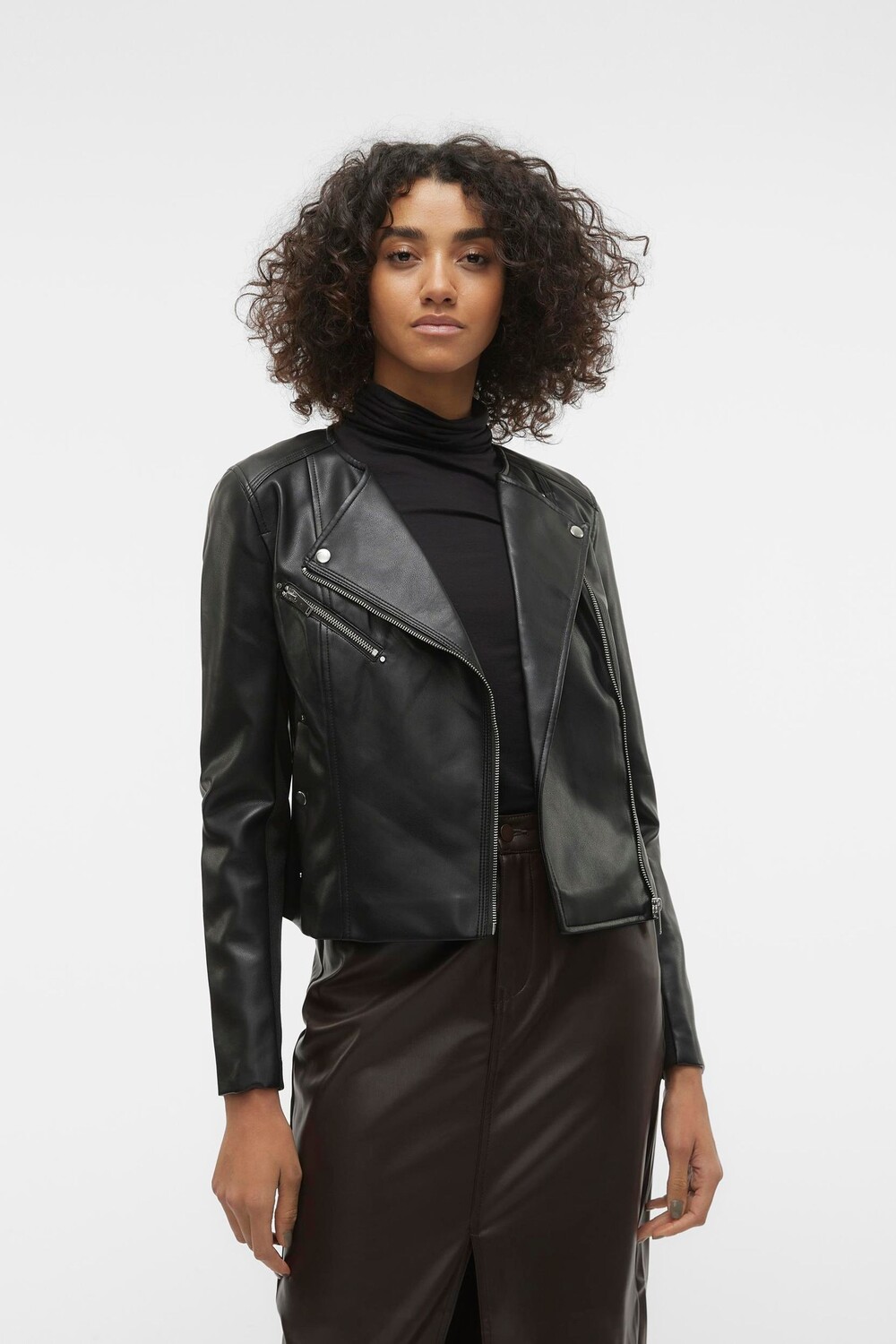 Джемпер без воротника из искусственной кожи Vero Moda, черный
Джемпер без воротника из искусственной кожи Vero Moda, черный