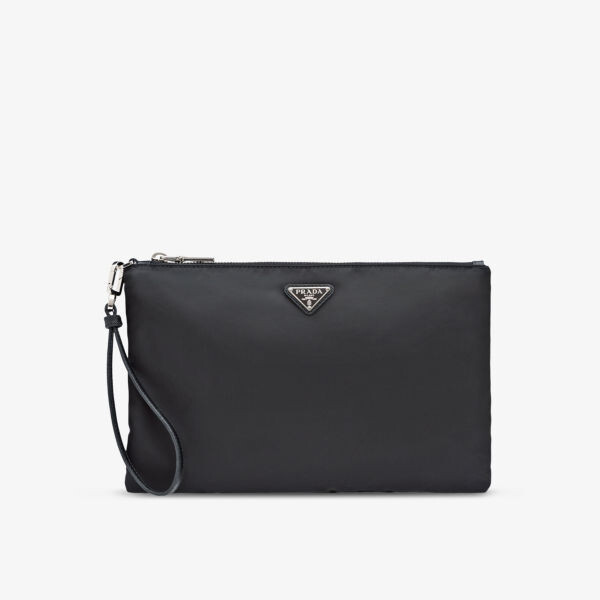 Фирменная табличка из сафьяновой кожи Re-Nylon и сумка из переработанного нейлона Prada, черный
Фирменная табличка из сафьяновой кожи Re-Nylon и сумка из переработанного нейлона Prada, черный