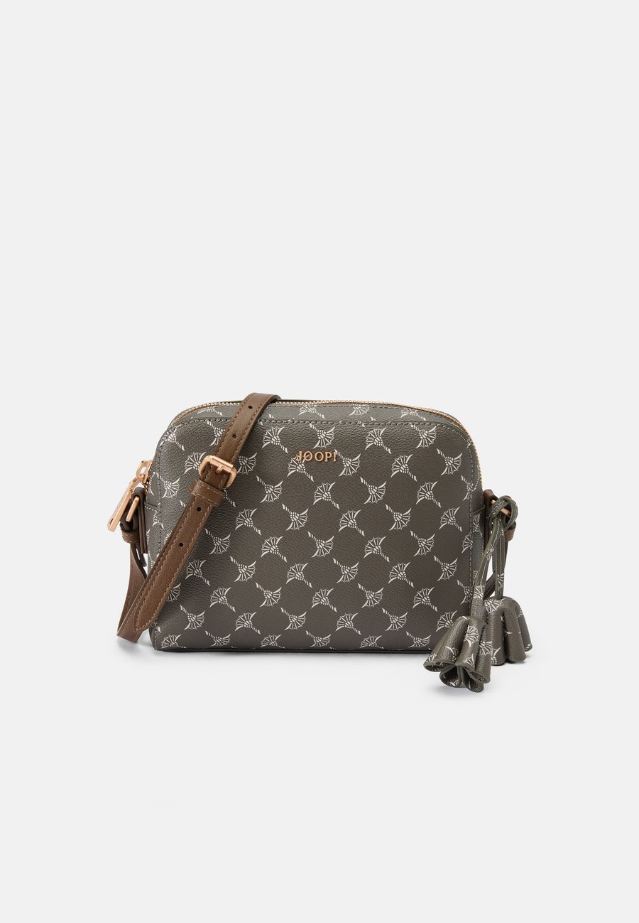 Сумка кросс-боди JOOP! CORTINA CLOE SHOULDERBAG, Burnt Olive/Olive
Сумка кросс-боди JOOP! CORTINA CLOE SHOULDERBAG, Burnt Olive/Olive