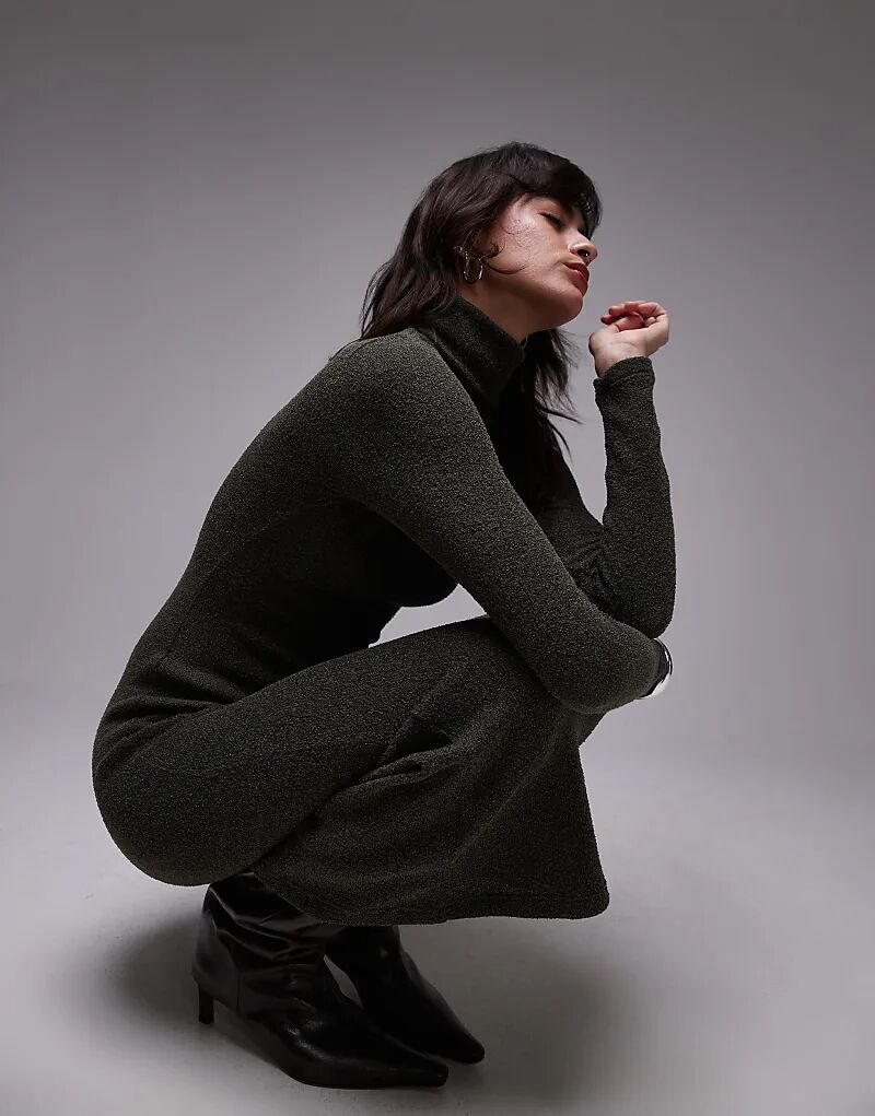 Макси-платье с защипом в стиле бардо цвета хаки Mango
Макси-платье с защипом в стиле бардо цвета хаки Mango