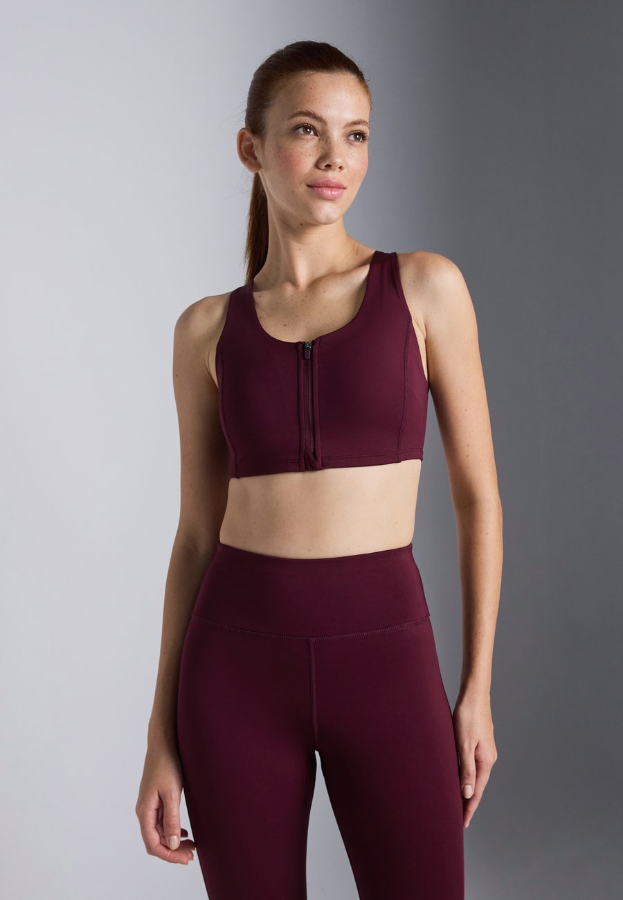 Бюстгальтер Even&Odd active MEDIUM SUPPORT BRA WITH ZIP UP FRONT & ADJUSTABLE STRAPS, Bordeaux
Бюстгальтер Even&Odd active MEDIUM SUPPORT BRA WITH ZIP UP FRONT & ADJUSTABLE STRAPS, Bordeaux