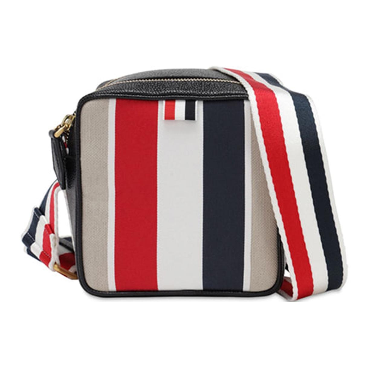 THOM BROWNE Кожаная сумка через плечо унисекс
THOM BROWNE Кожаная сумка через плечо унисекс