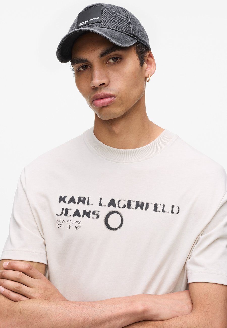 Бейсболка Karl Lagerfeld Jeans DENIM, Visual Washed Black/Black
Бейсболка Karl Lagerfeld Jeans DENIM, Visual Washed Black/Black