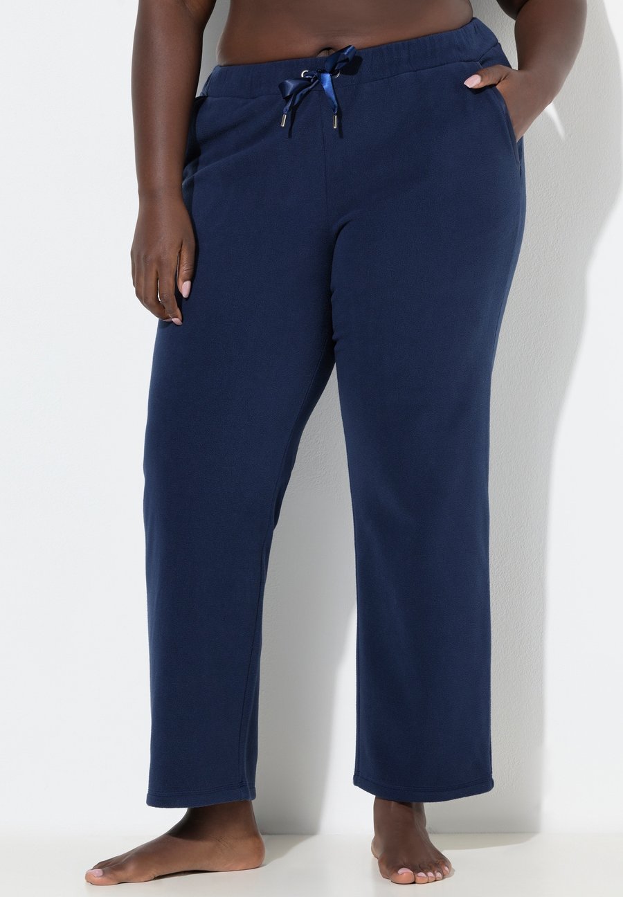Пижамные брюки Ulla Popken LOUNGWEAR ELASTIKBUND RECYCELT, Midnight Blue/Blue
Пижамные брюки Ulla Popken LOUNGWEAR ELASTIKBUND RECYCELT, Midnight Blue/Blue