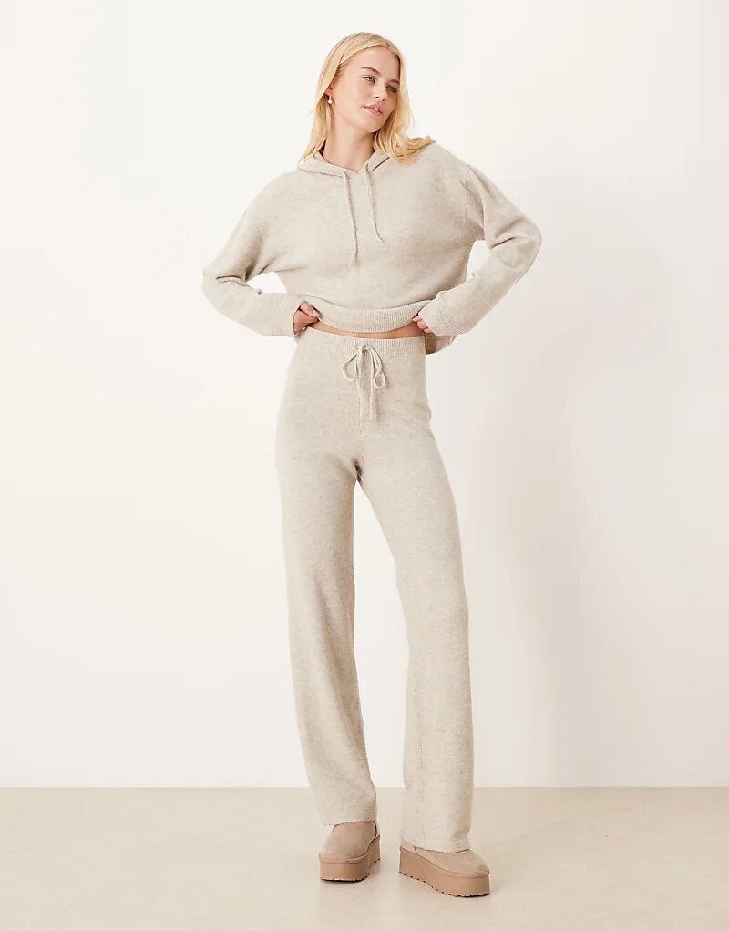 Трикотажные брюки JDY Tall кремового цвета
Трикотажные брюки JDY Tall кремового цвета