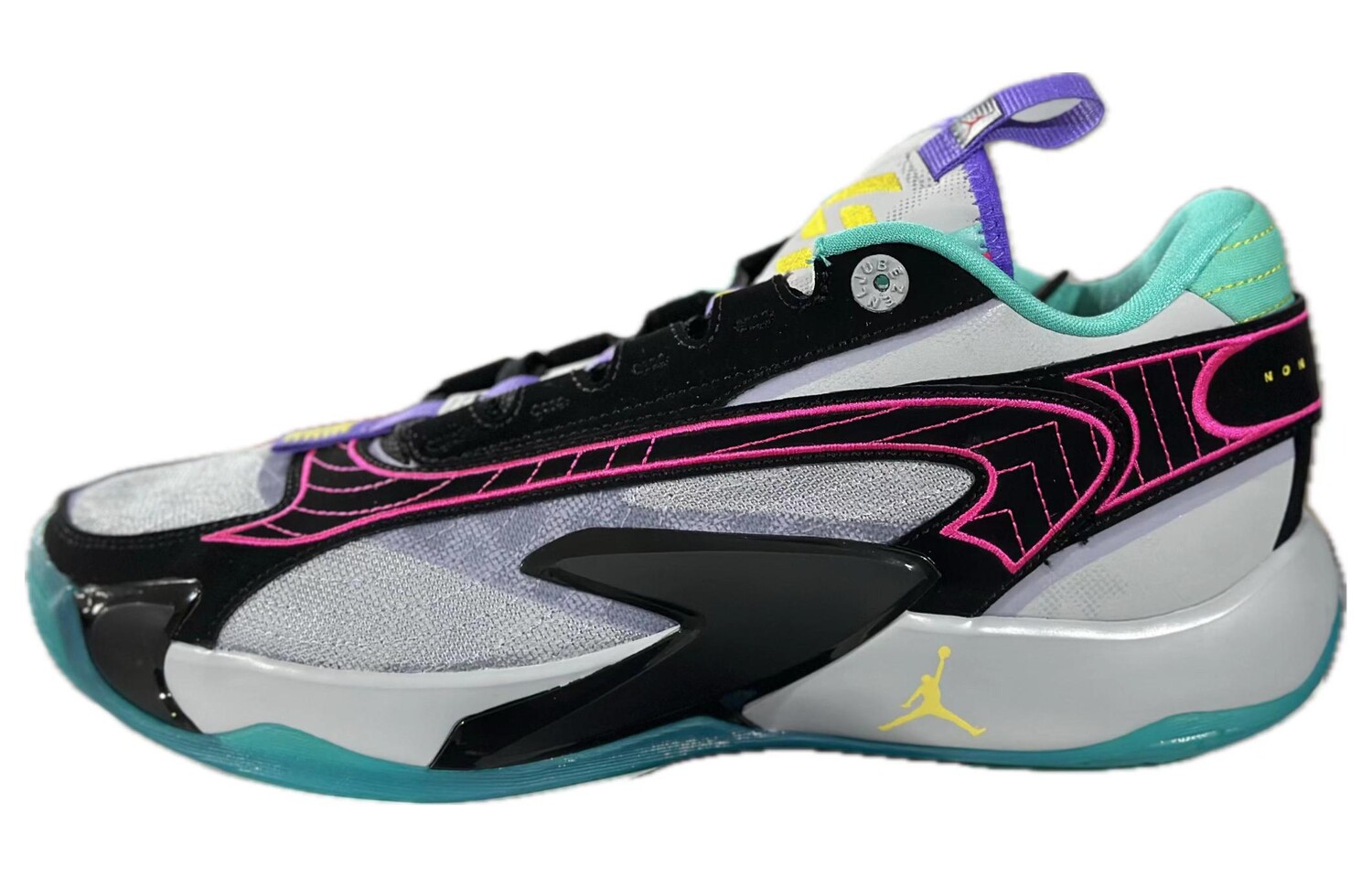 Баскетбольные кроссовки Jordan Luka 2 унисекс, Black/White/Purple
Баскетбольные кроссовки Jordan Luka 2 унисекс, Black/White/Purple