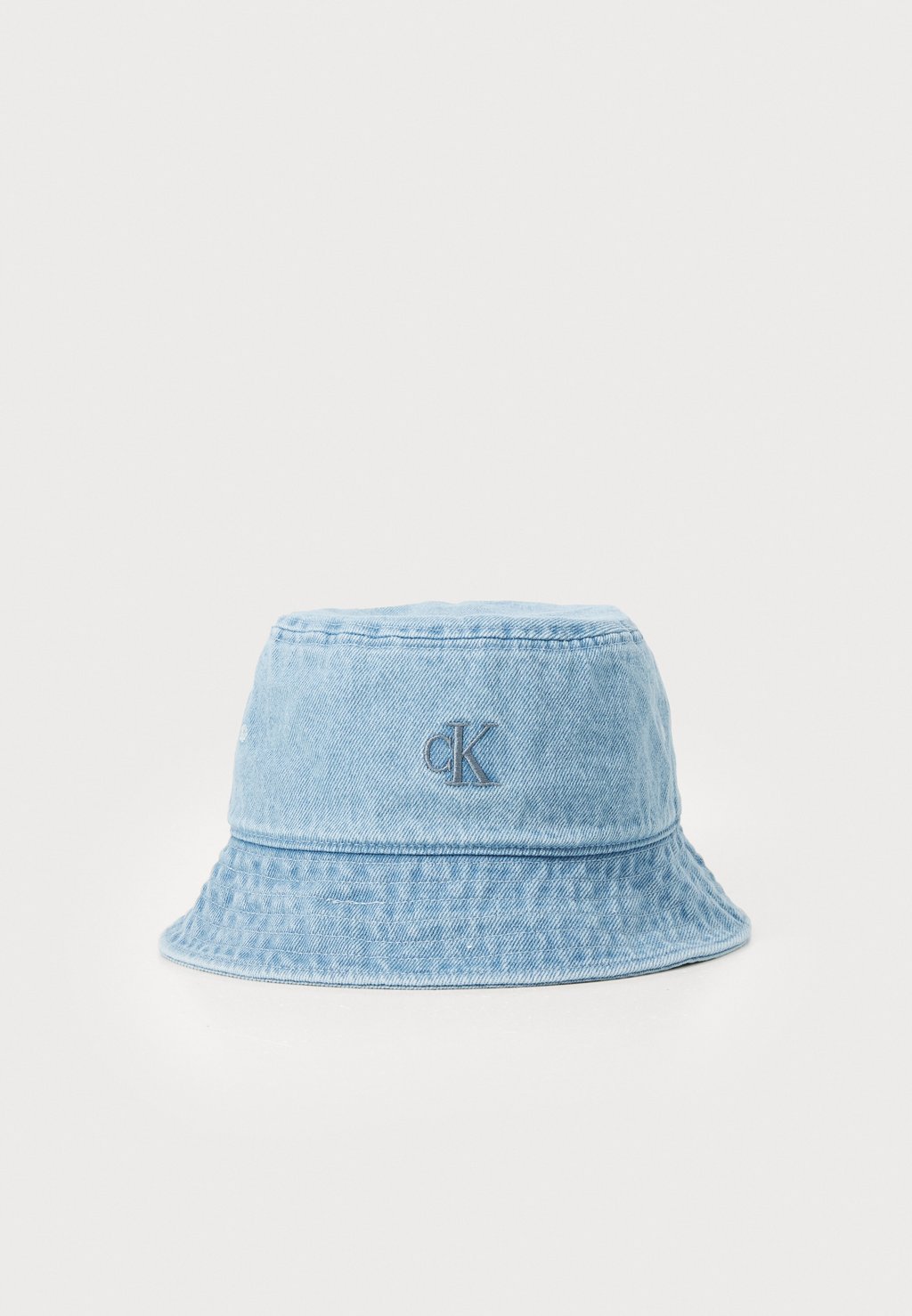 Шляпа EMBRO MONOGRAM BUCKET HAT UNISEX Calvin Klein Jeans, цвет Light Washed Denim
Шляпа EMBRO MONOGRAM BUCKET HAT UNISEX Calvin Klein Jeans, цвет Light Washed Denim
