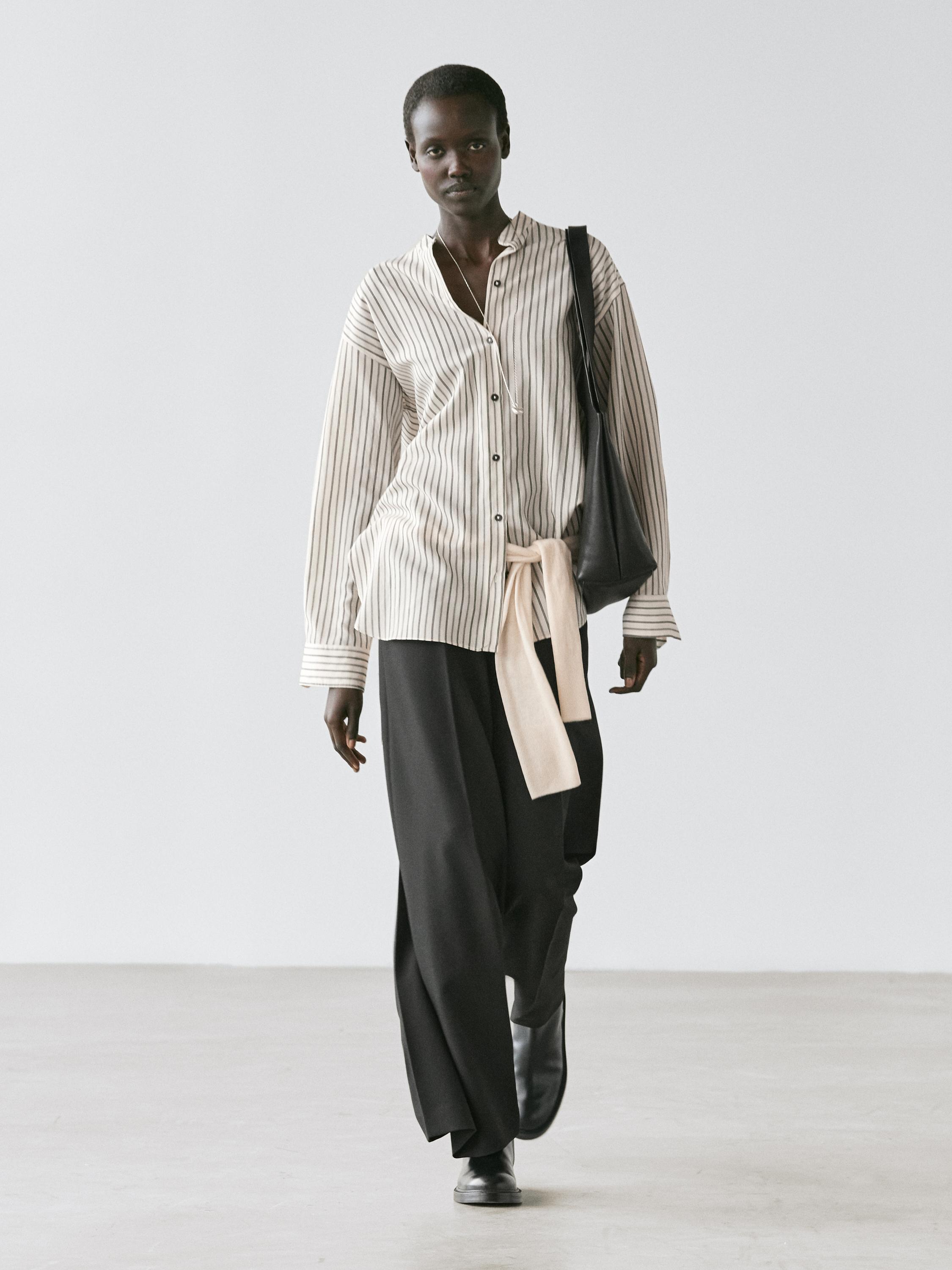 Летящая рубашка в полоску со стойкой Massimo Dutti, off white
Летящая рубашка в полоску со стойкой Massimo Dutti, off white