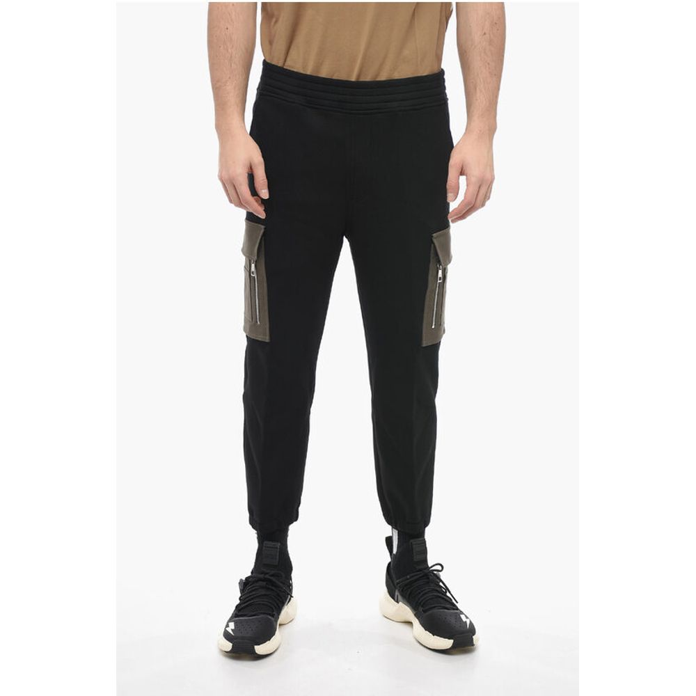 Спортивные брюки-карго из начесаного хлопка с контрастными карманами Neil Barrett, Black
Спортивные брюки-карго из начесаного хлопка с контрастными карманами Neil Barrett, Black