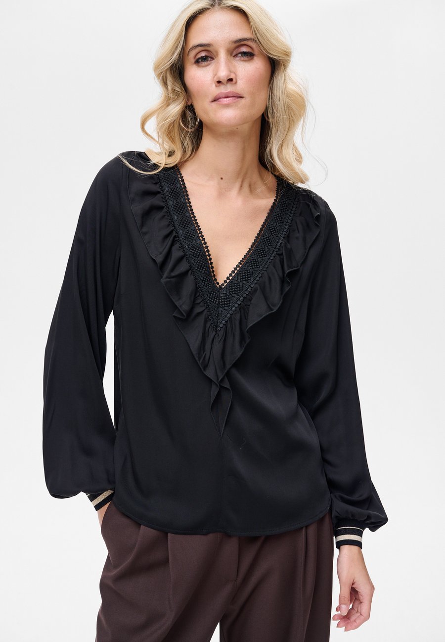 Блуза blue shadow MILA, Black
Блуза blue shadow MILA, Black