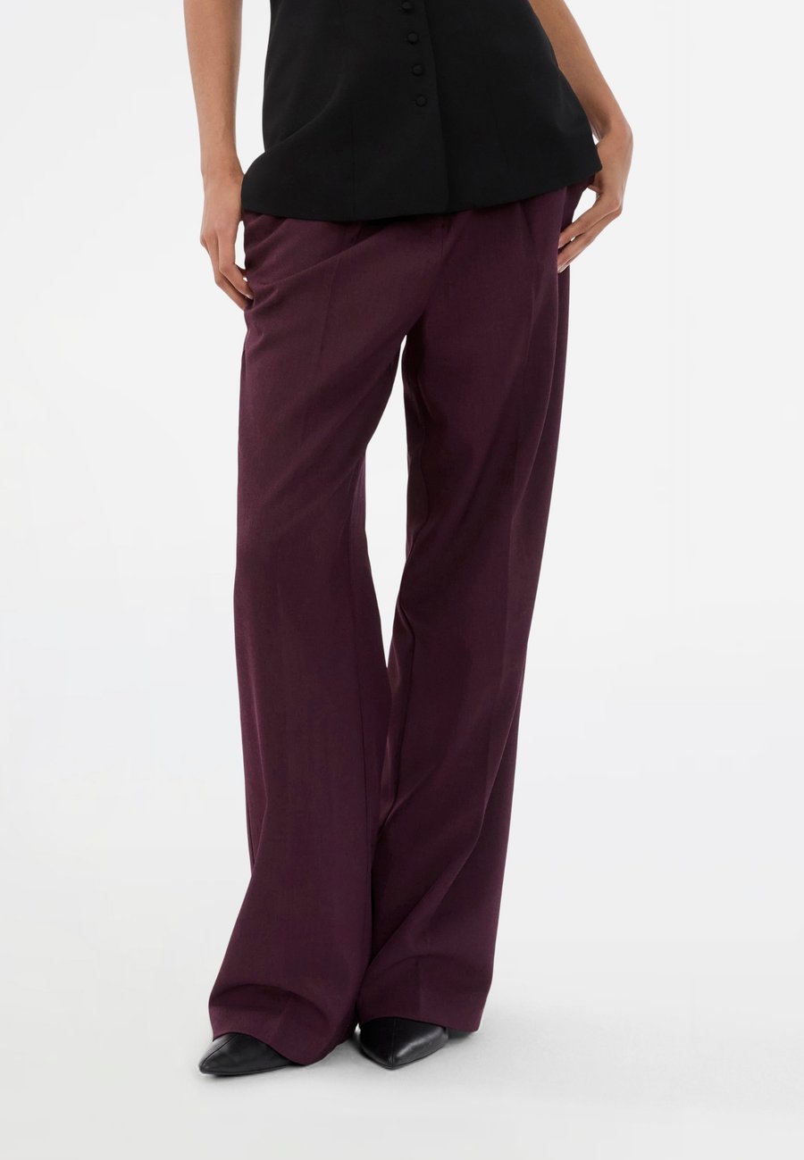 Брюки Modström GALE PANTS, Winter Bloom/Berry
Брюки Modström GALE PANTS, Winter Bloom/Berry