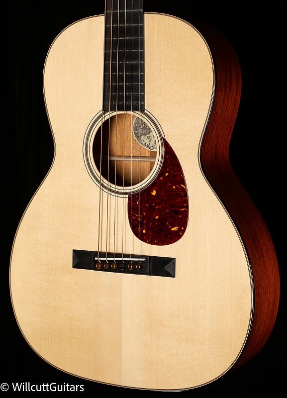 Акустическая гитара Collings 001 12-Fret Adirondack Spruce Top Traditional Package
Акустическая гитара Collings 001 12-Fret Adirondack Spruce Top Traditional Package
