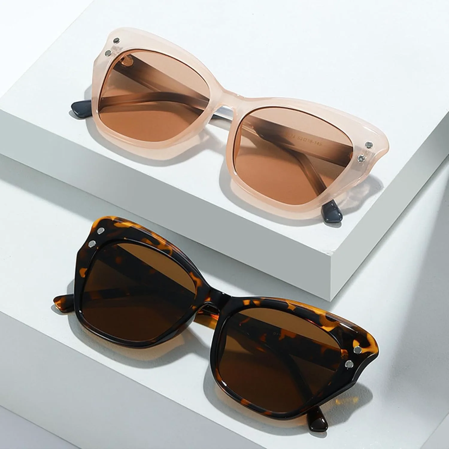 Крупные солнцезащитные очки «кошачий глаз» для женщин и мужчин, яркие, с защитой от УФ-излучения UV400, в стиле ретро, с заклепками UATXTAU, Purple Grey
Крупные солнцезащитные очки «кошачий глаз» для женщин и мужчин, яркие, с защитой от УФ-излучения UV400, в стиле ретро, с заклепками UATXTAU, Purple Grey