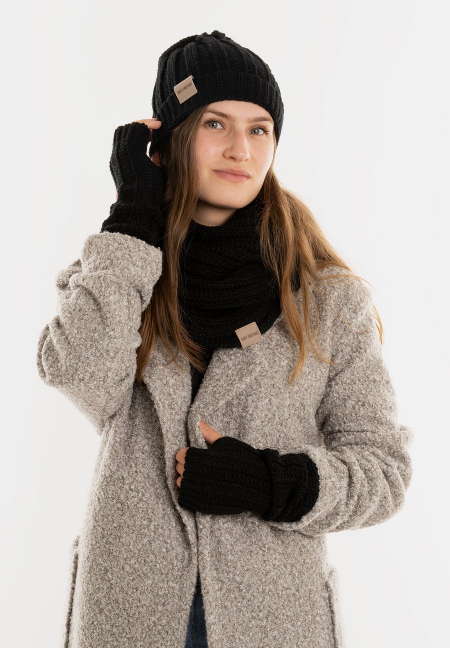 Шапка Knit Factory Beanie, Black
Шапка Knit Factory Beanie, Black