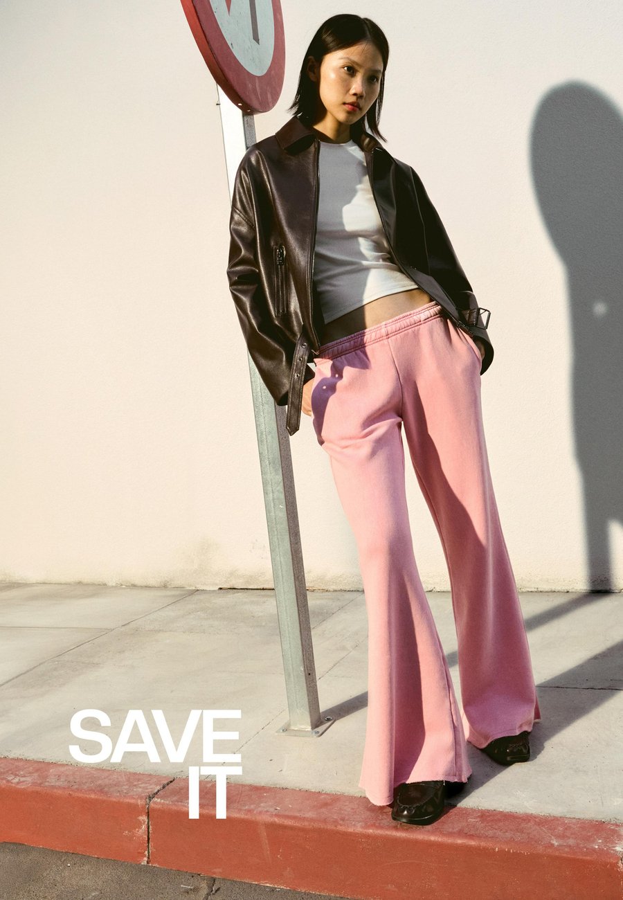 Брюки Bershka PLUSH FRAYED HEM FLARE , Light Pink
Брюки Bershka PLUSH FRAYED HEM FLARE , Light Pink