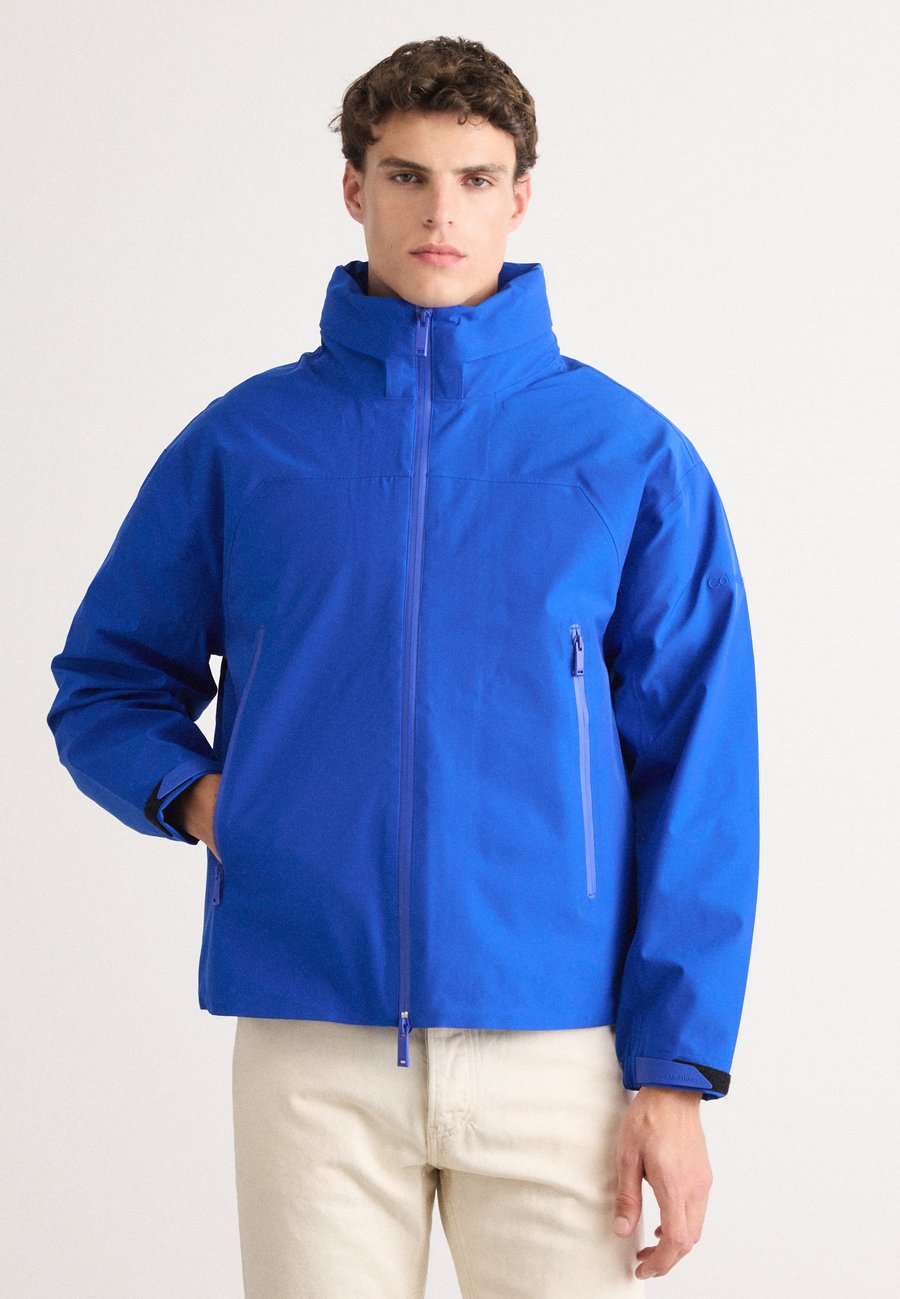 Куртка Calvin Klein STAND COLLAR 2-IN-1 , Blue
Куртка Calvin Klein STAND COLLAR 2-IN-1 , Blue