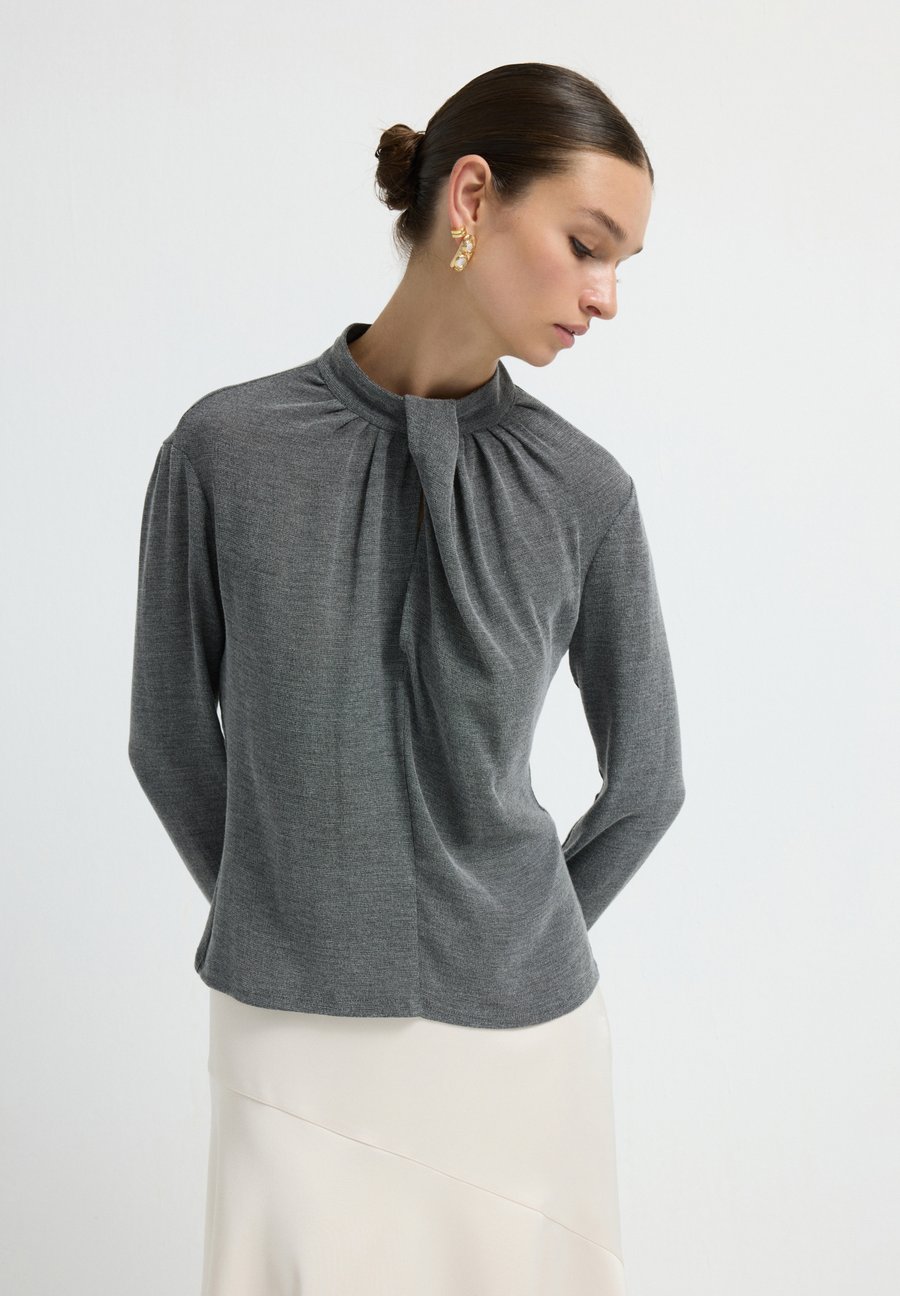 Блуза adL Blouse, Grey /Grey
Блуза adL Blouse, Grey /Grey