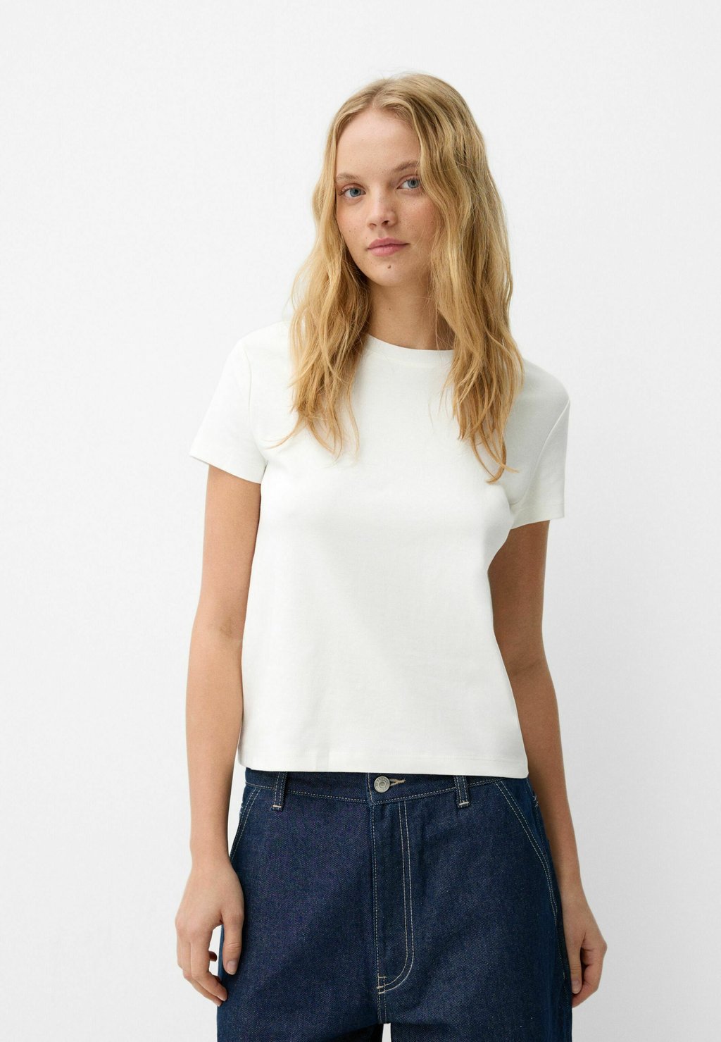 Базовая футболка Bershka, белый
Базовая футболка Bershka, белый